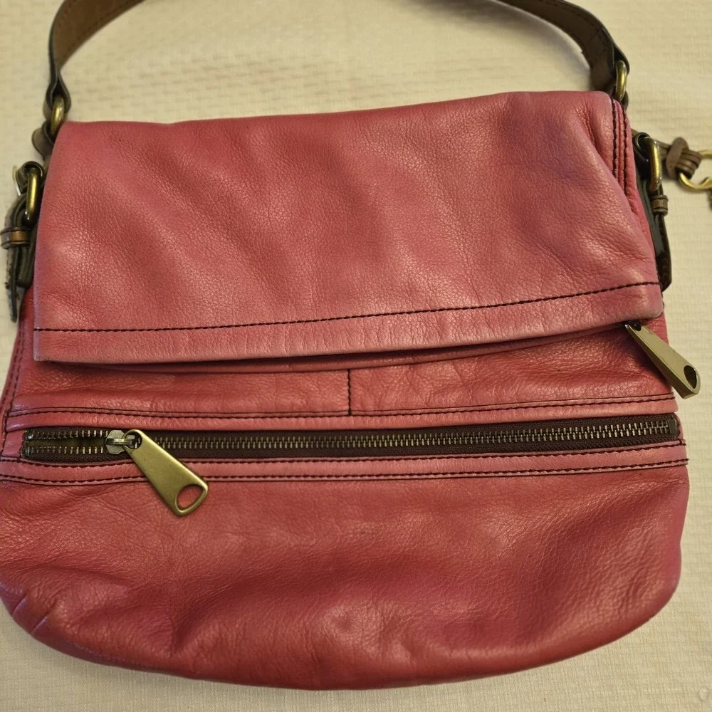 FOSSIL Pink Leather EXPLORER‎ Foldover Shoulder Bag Hobo Handbag Soft Cute EUC